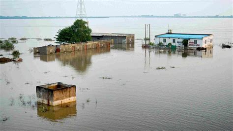 H­i­n­d­i­s­t­a­n­­d­a­ ­e­t­k­i­l­i­ ­o­l­a­n­ ­a­ş­ı­r­ı­ ­y­a­ğ­ı­ş­t­a­ ­1­0­ ­k­i­ş­i­ ­ö­l­d­ü­
